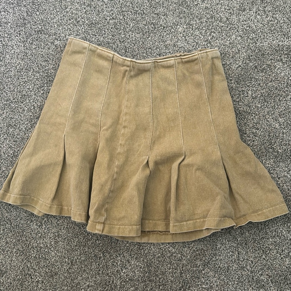 Khaki/mustard color skirt